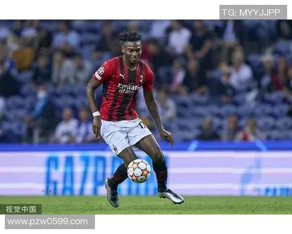 欧冠激战：AC米兰与波尔图1比1平局争议判罚引发全场沸腾