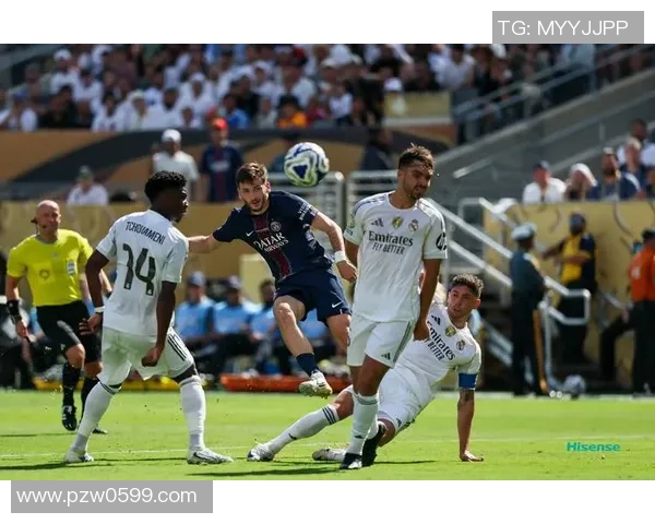 意甲激战:巴黎圣日耳曼大胜皇马红牌事件引发全场热议与争议 意甲激战:巴黎圣日耳曼大胜皇马红牌事件引发全场热议与争议